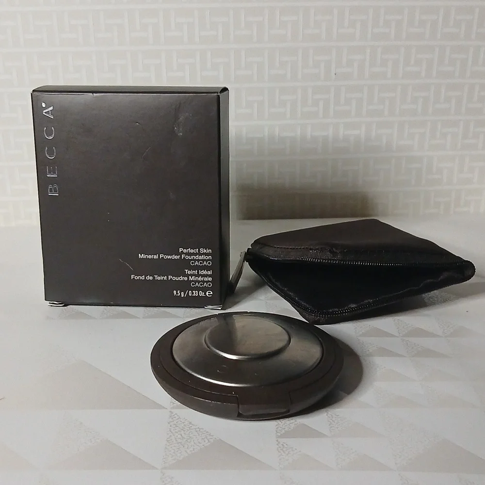 CACAO SHADE Becca Mineral Powder Foundation Compact With Sponge & With Zip Case